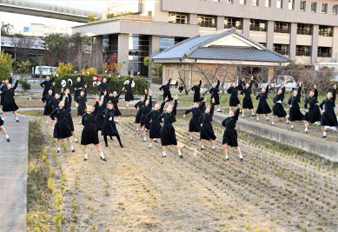 樟蔭ダンスクラブとのコラボ企画で地場産農産物のＰＲ動画を撮影