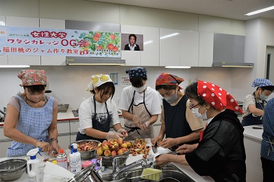 R060808女性大学ＯＧ会ジャム作り　広報・新聞用DSC_4637.JPG