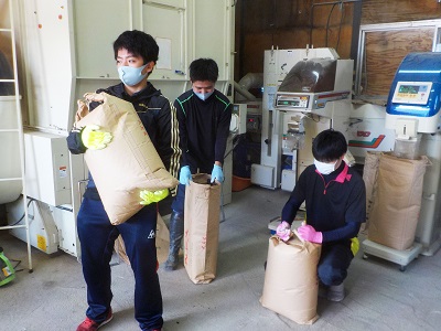 グリーン大阪 新入職員が農作業 1015.jpg